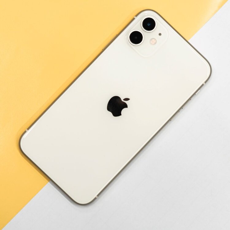 Смартфон Apple C (демо)